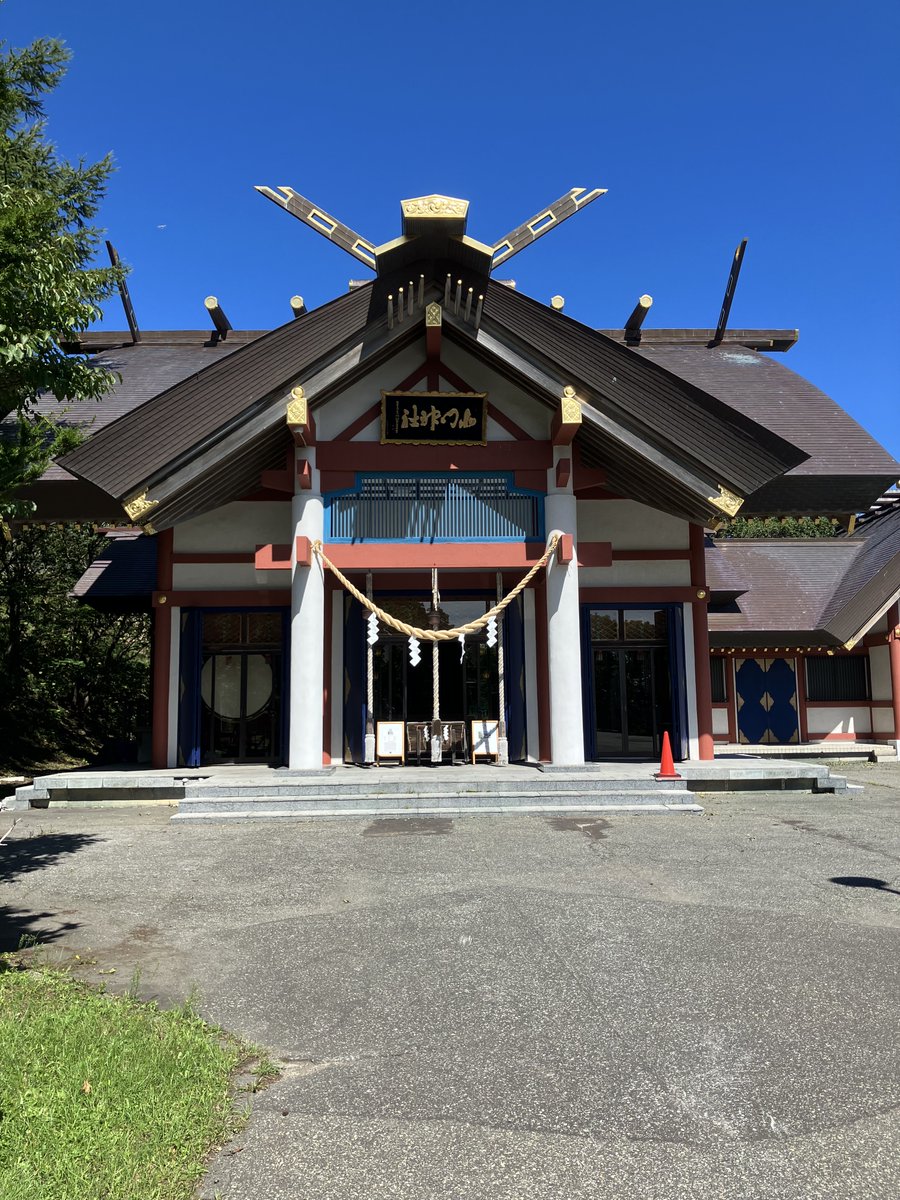 【中今（なかいま）を歩む】

「好きにならなきゃ」を手放すと
「キライ」が消えていく。

「好き」からも「キライ」からも
自由になったときに初めて
真のありよう（実像）が姿を現す。

P.S.

写真は日本最北端の町・稚内市の
北門（ほくもん）神社です。

・・・・