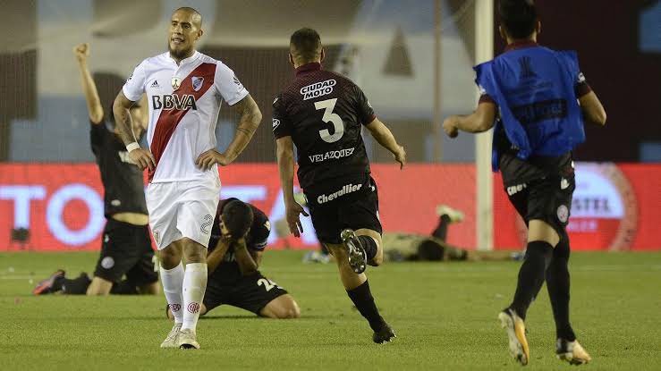 Gran momento para recordar que todo hincha de Boca debe alentar siempre por Lanús en situaciones de neutralidad ya que tenemos una deuda eterna.