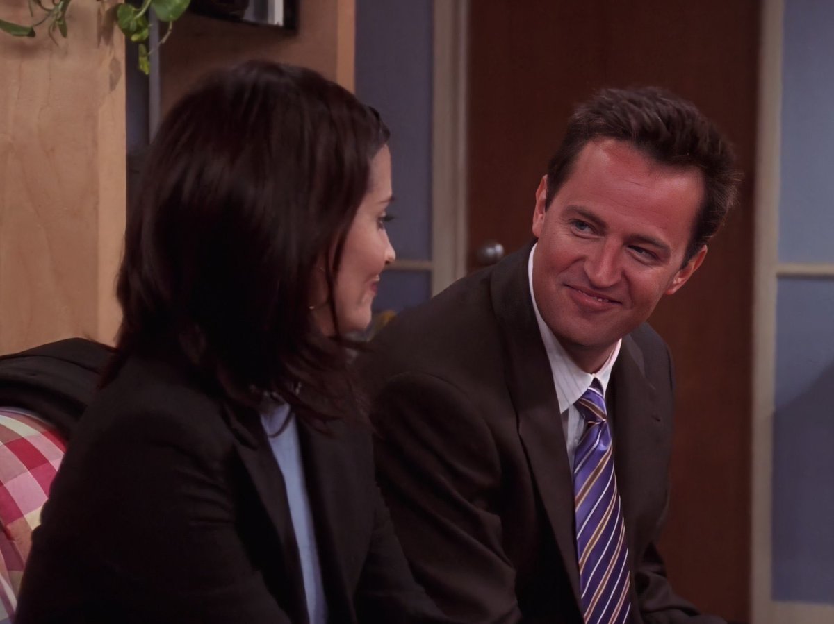 bluntfilmed's tweet photo. adorable photos of chandler admiring monica. https://t.co/KJKkA6DJtW