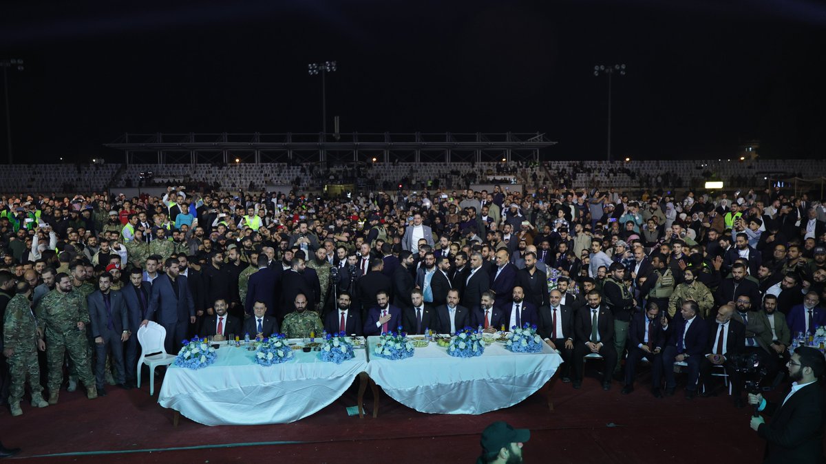 السيد الرئيس أحمد الشرع يشارك في حملة "فداءً لحماة"، وذلك بحضور رسمي ومجتمعي واسع، دعمًا لجهود إعادة إعمار المناطق المتضررة في المحافظة.

#رئاسة_الجمهورية_العربية_السورية