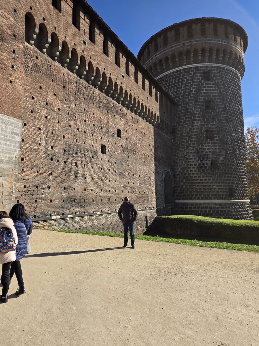 Papatchole's tweet photo. #Milan 🇮🇹

Chaque ville vous apprend quelque chose de nouveau. https://t.co/Ceknph258Q