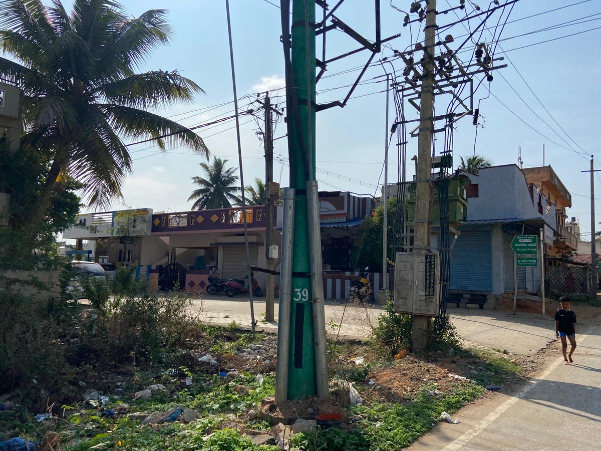 manjurocks7's tweet photo. Hi @DrPrabhaSSM, I request your support in resolving the issue of BESCOM light poles obstructing my plot at 2nd Main, 5th Cross, Vijaynagar Badavane, Davangere – 577006. They’re causing inconvenience for house construction and the public inconvenience . Kindly help. https://t.co/c3rLo1HkVn