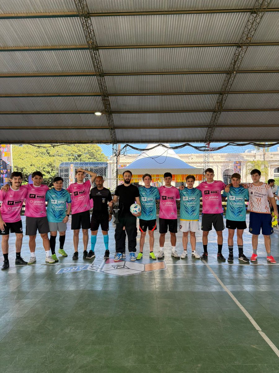 ITRockDigital's tweet image. aaand the final just kicked off! 🤘🔥
Mercado Libre vs UBA Boys FC!
and Mercado Libre already scored, 1–0!
we’re starting this with &quot;a lo argentino&quot; levels of passion.
last match of the tournament… LFGGGG! ⚽️💥

#Devconnect #DevconnectARG #Ethereum #ETHCommunity #CryptoFootball…