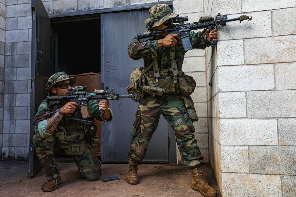 trip_to_valkiri's tweet image. Another picture of 25th Infantry Division soldiers wearing M81 gear.