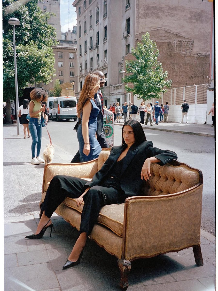 Dua Lipa without social anxiety.