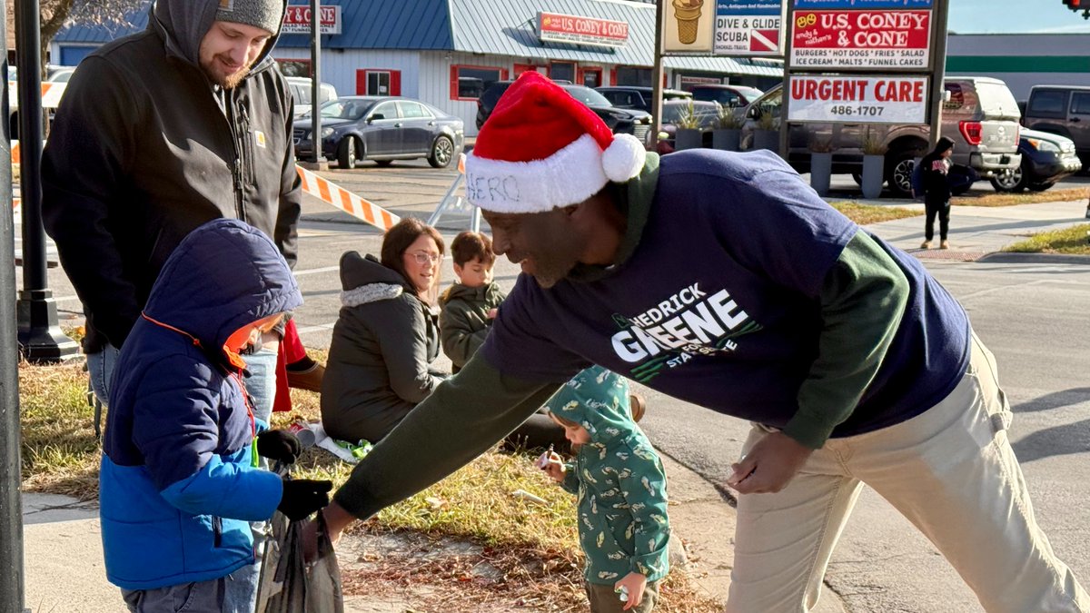 ChedrickGreene's tweet photo. Team Greene’s first Santa Parade!  We’re working hard to make sure we return next year as your official State Senate team. Midland— Thanks for helping to kick off the holiday season with awesome turnout for this special tradition. #SD35 #SantaParade https://t.co/8xlz2VLJ8q