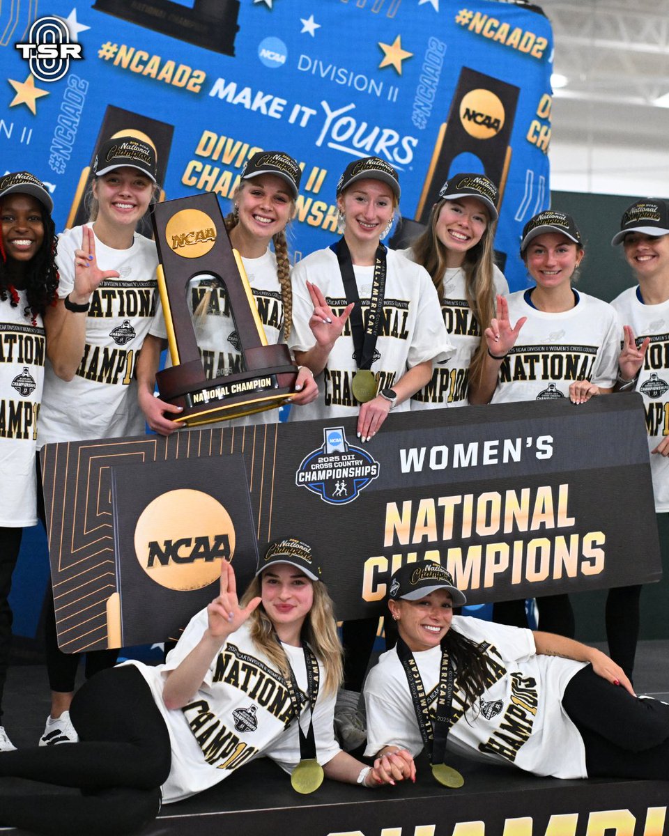 TheStrideReport's tweet photo. GRAND VALLEY STATE HOLDS OFF COLORADO MINES FOR THE WIN! ⚓️🔵🏆

In an incredibly tight team, the Laker women narrowly held off the Orediggers, 65 points to 69 points, to secure the NCAA D2 cross country team title! https://t.co/8jDY3jetRi