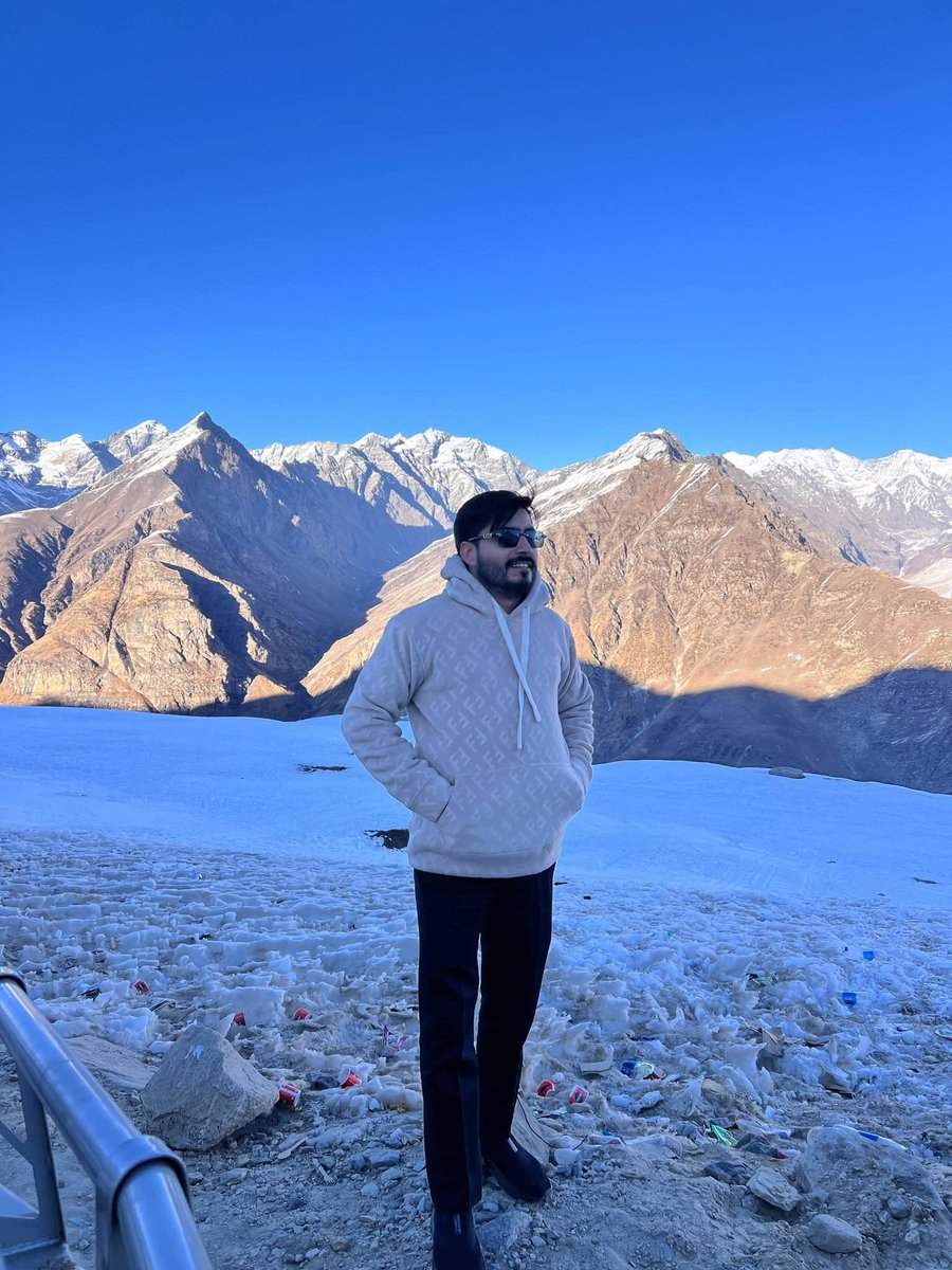 ManjeetGoswami_'s tweet image. नज़ारा रोहतांग का। जन्नत से कम नहीं!
बर्फ़ ने स्वागत किया! इस मौसम में राइड का मज़ा ही कुछ और है!

रोहतांग के मोड़ हमें सिखाते हैं कि हर चुनौती के बाद एक सुंदर दृश्य आता है।

​#रोहतांग_राइड_वाइब्स #himanchalpradesh #rotangpass #Manali #Himalayas #MountainPass #TravelIndia