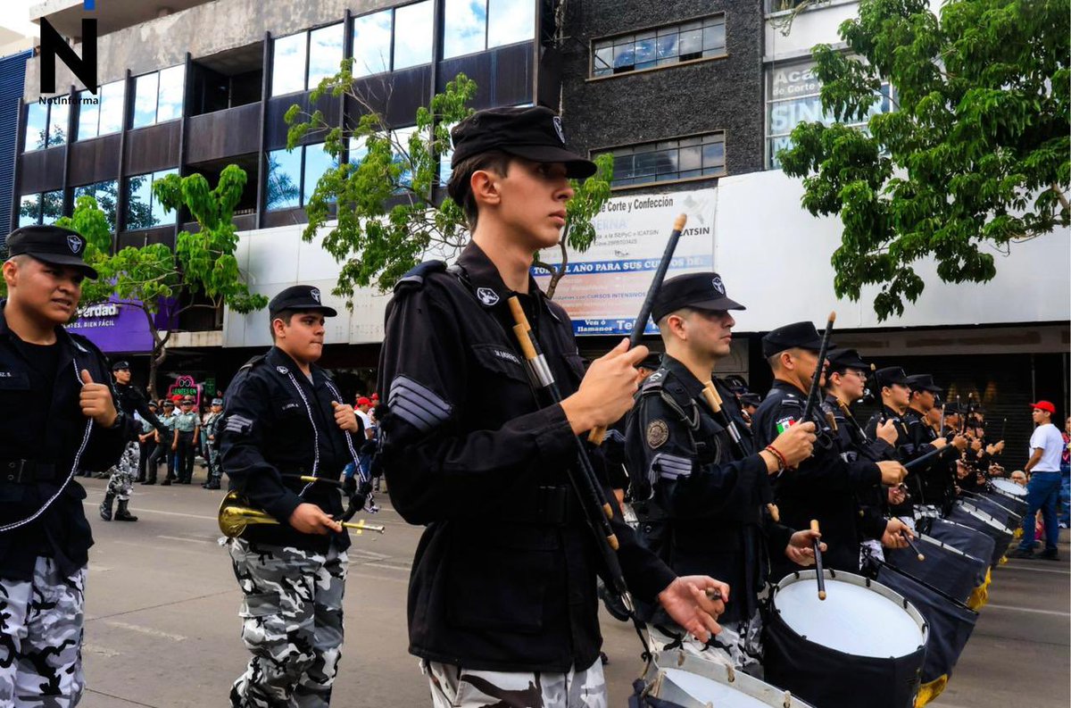Notinforma_4's tweet photo. Culichis conmemoran el 115 Aniversario de la Revolución Mexicana, más de 3 mil participantes dieron vida al tradicional desfile cívico–militar este 20 de noviembre, encabezado por el gobernador Rubén Rocha Moya y autoridades civiles y militares.
#20noviembre #Culiacán #Noticias https://t.co/iHtPqk2tYw