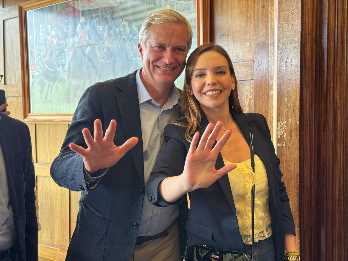 Cami_FloresO's tweet image. Estuvimos en Viña del Mar, toda la derecha unida tras nuestro candidato presidencial en segunda vuelta @joseantoniokast 
La región de Valparaíso le dirá no al comunismo 
Trabajaremos en terreno para llevar las ideas de la libertad a cada rincón