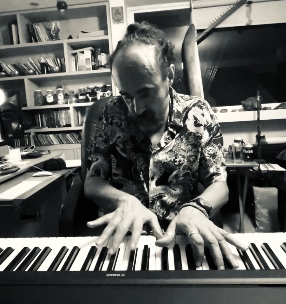 Feliz dia del Músico a todos mis colegas alumnos y guias espirituales de la musica Musas y Gandarvas Que la inspiracion los abrace con su verdad Feliz Dia!!!