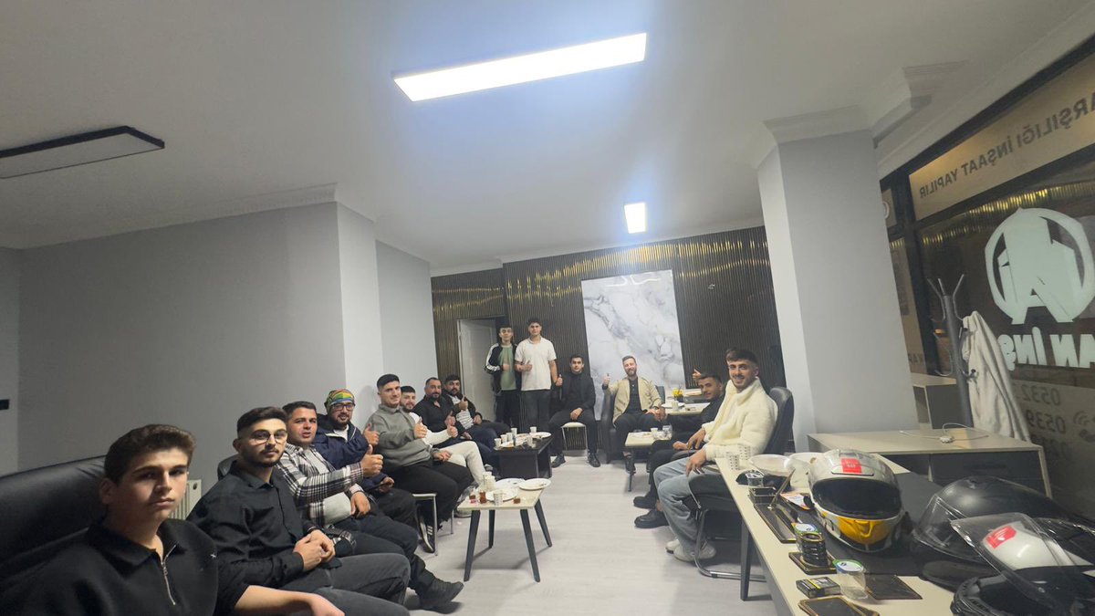 gencrefahist's tweet photo. İl Başkanımız Murat Erez ve İl başkan yardımcılarımız, teşkilat ve üye çalışmaları kapsamında gençler ile bir araya geldi. Üye üye büyüye büyüye ..! https://t.co/2ghhPuNkkh