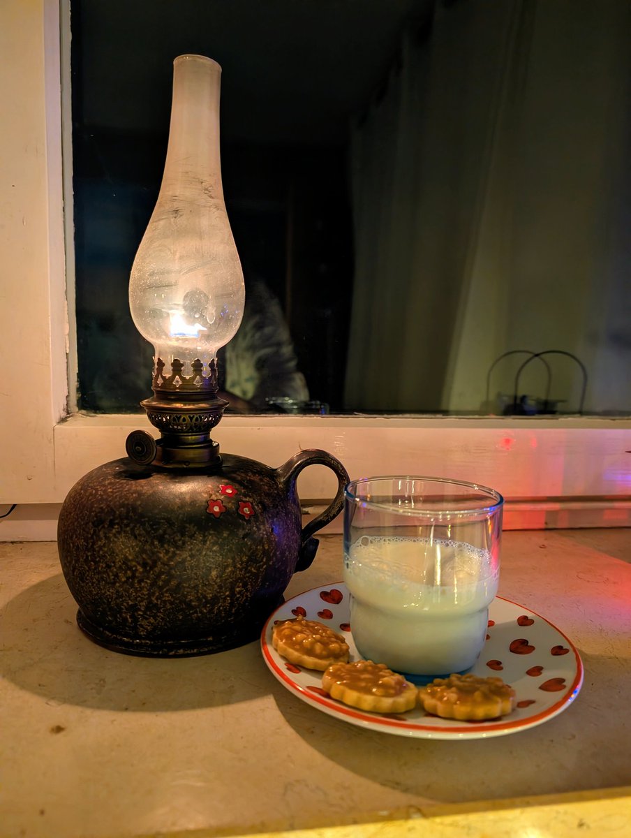 😍 <a href="/pearlhair/">Lord Chester 🐕‍🦺</a> meinst du so klappt das? Ich habe auch Milch und frische Plätzchen hingestellt - ich bin so aufgeregt 🤩 Es ist ja draußen schon so kalt