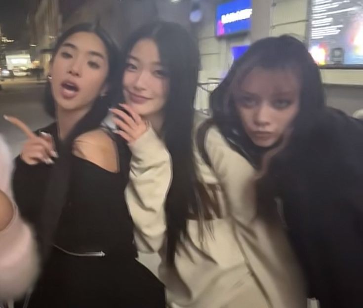 meiyokstar's tweet image. They still her babies