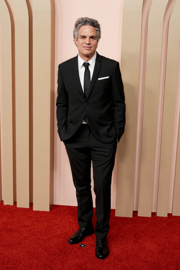 JuanC_Rdgz's tweet image. 🎬 Happy Birthday Mark Ruffalo 🎂🎬
#MarkRuffalo #TheAvengers #IronMan3 #AvengersAgeofUltron #ThorRagnarok #AvengersInfinityWar #CaptainMarvel #AvengersEndgame #ShangChiandtheLegendoftheTenRings #SheHulkAttorneyatLaw #BruceBanner #Hulk #HappyBirthdayMarkRuffalo