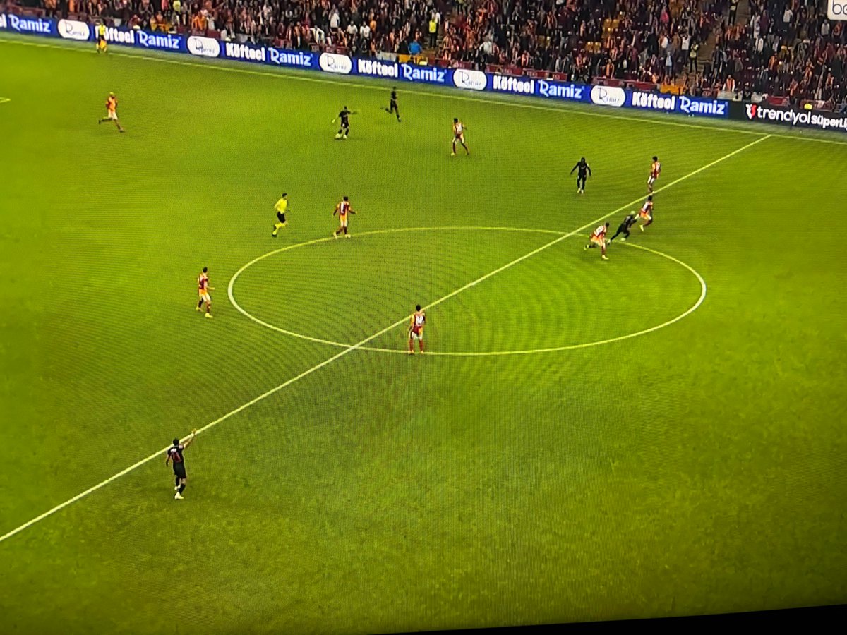 yescontextfb's tweet photo. @GalatasaraySK Gören VAR mı ? https://t.co/waaFln41Rh