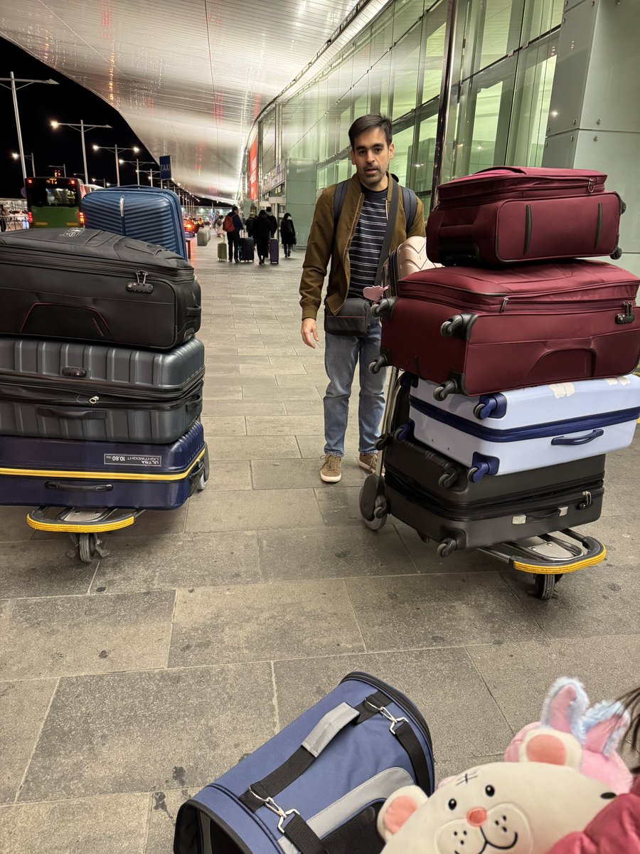 Y un día, volvimos de Barcelona!! Apostando todo por nuestro país!! 🇵🇾 Con muchos conocimientos adquiridos y con la experiencia de haber estado en grandes centros de formación!! Gracias <a href="/hospitalclinic/">Hospital Clínic</a> (en mi caso) y <a href="/Clinica_Teknon/">Centro Médico Teknon</a> (en el caso de <a href="/JAldereteM/">José Alderete M</a>) 🙌🏽🙌🏽