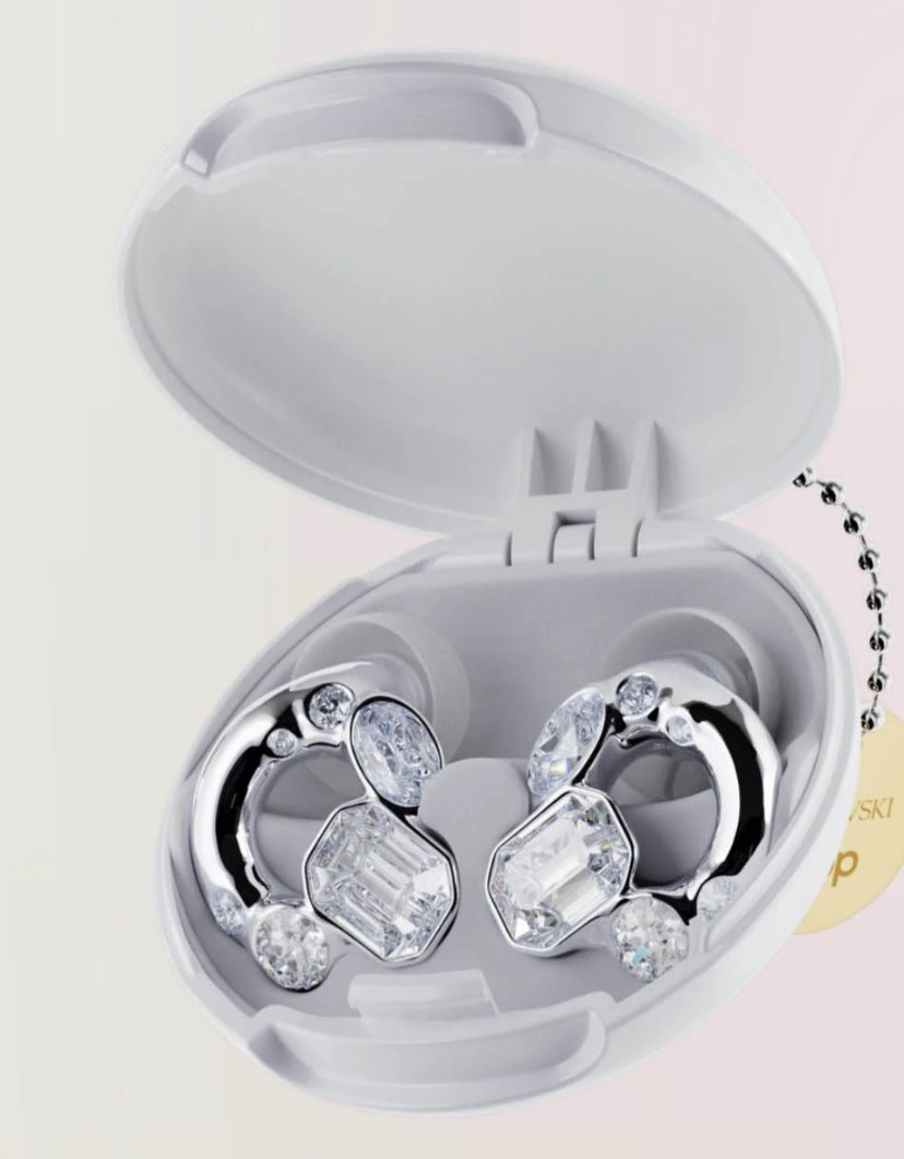 Ypkkkk0827's tweet image. 以前使っていたloopを間違えて片方捨ててしまったので、これを機に買い直し🫠飛行機で作業や読み物をしたい派（かつ誰かがいる空間だと気が散るタイプ）なので、とっても助かる。キーリングにつけて常に携帯🫶