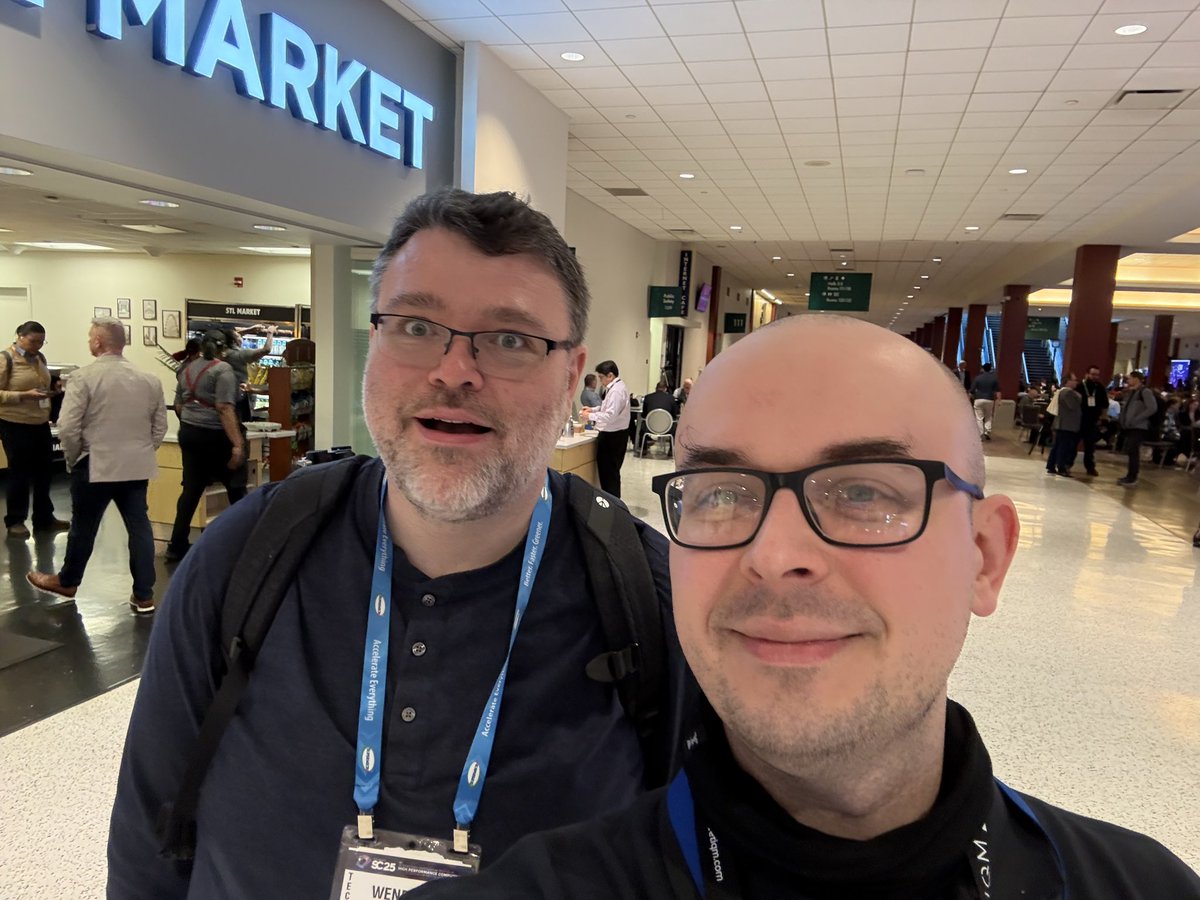 DCTekkie's tweet image. I’ve had an amazing opportunity to meet and chat with @Level1Techs during @Supercomputing ! It was an amazing opportunity to talk about world’s fastest temporary network and other cool stuff!