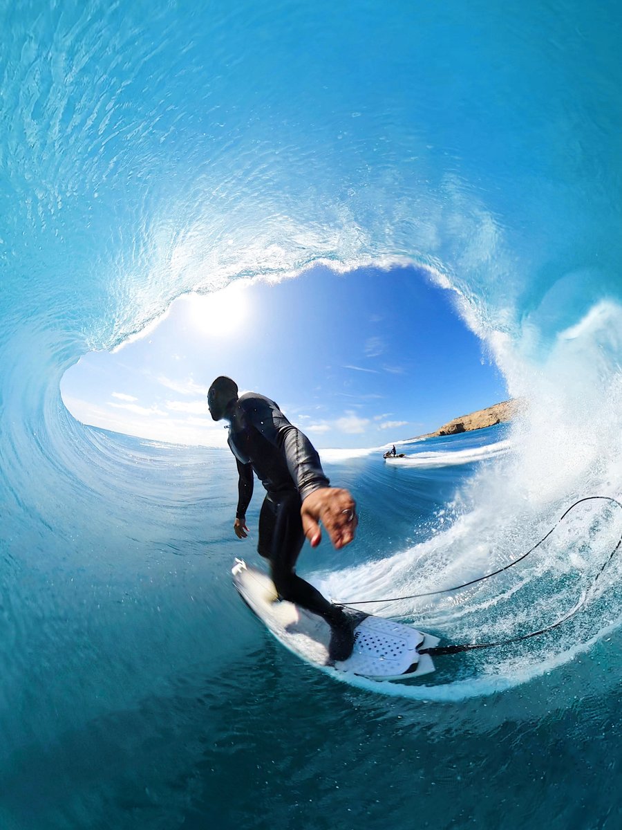 GoPro's tweet photo. Photo of the Day: The perfect surf selfie doesn't exi... 🤯 Shot on #GoProMAX by $100 #GoProAwards recipient Shane Felsinger.

🛍️ Score $50 off the new MAX2 for a limited time with our Early Black Friday deals at https://t.co/TVN7zvHdVf

#GoPro #GoProSurf #Surf #Surfing https://t.co/U2o3kjnmxg