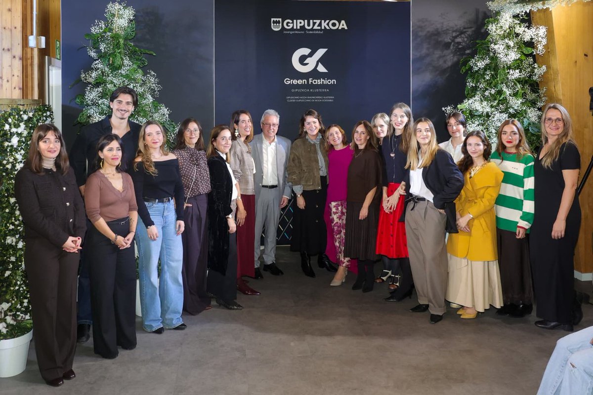 OrainIngurumena's tweet image. 🌿👗 Diez años de moda sostenible en @Naturklima  

Celebramos la 10ª edición del Desfile de Moda Sostenible, con 11 diseñadores y marcas locales que demuestran que la creatividad y la economía circular van de la mano.

#EWWR2025 #ModaSostenible #GKGreenFashion