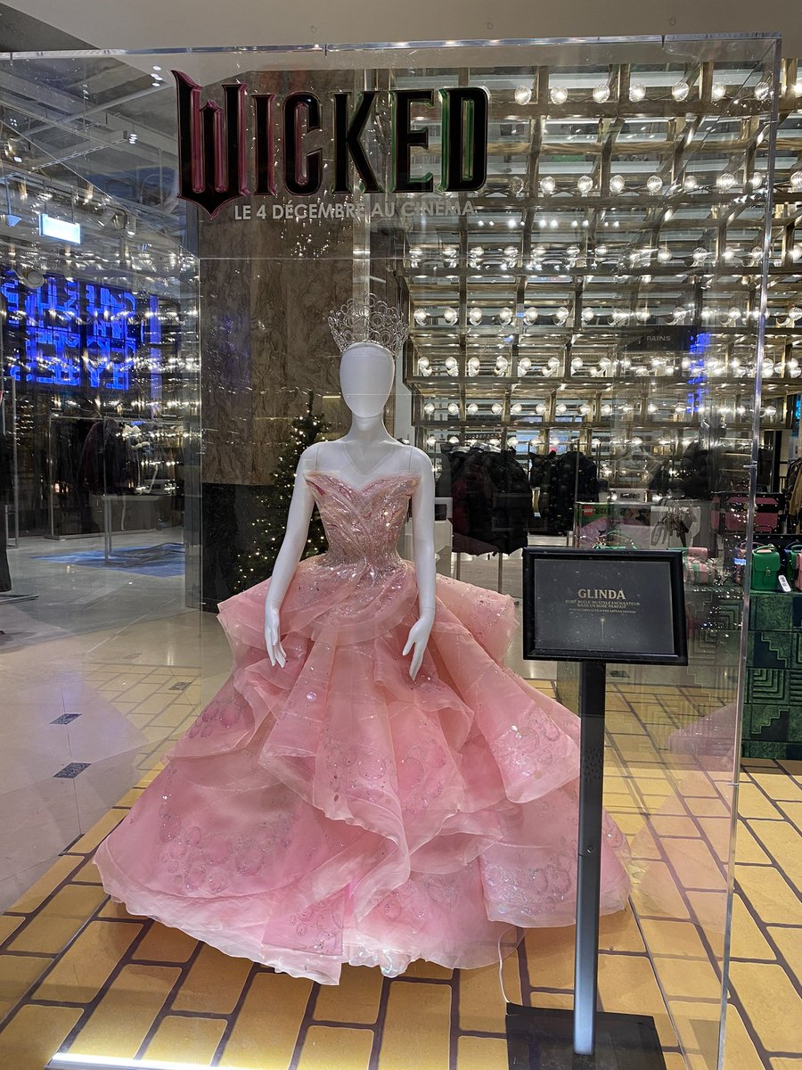 heyginamtz's tweet photo. @honeymoonhan I saw this in london the last year !! 🫧💚 https://t.co/ngJuSUPQTn
