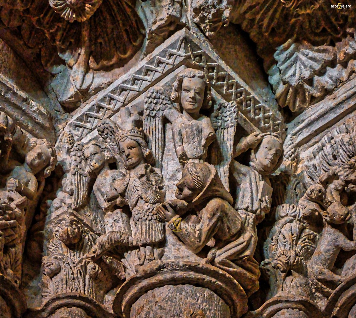 arteviajero_com's tweet image. El magnífico &quot;Pórtico del Perdón&quot; de la Catedral de Ciudad Rodrigo (Salamanca), construido en el S. XIII, puede citarse como una de las grandes obras de la escultural medieval en España. Presenta un estilo de transición entre el románico y el gótico
#photography #arte