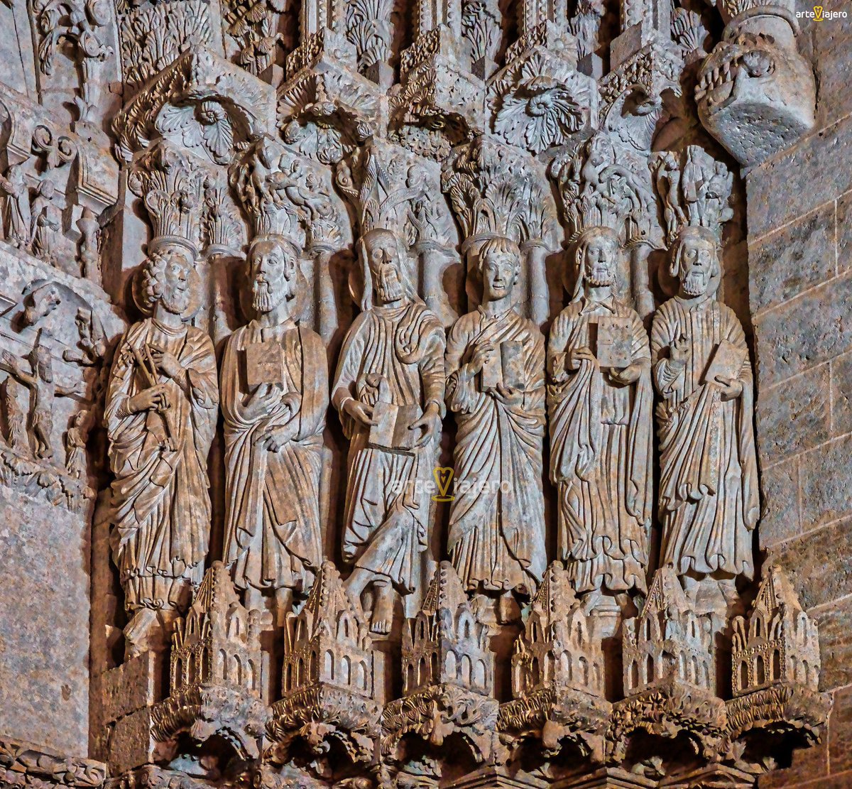 arteviajero_com's tweet image. El magnífico &quot;Pórtico del Perdón&quot; de la Catedral de Ciudad Rodrigo (Salamanca), construido en el S. XIII, puede citarse como una de las grandes obras de la escultural medieval en España. Presenta un estilo de transición entre el románico y el gótico
#photography #arte
