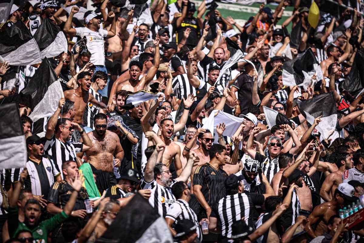 ¡Hay fiesta en las tribunas! 🐔

Los hinchas de <a href="/Atletico/">Atlético</a> no dejan de alentar en #LaGranfinal ⭐️