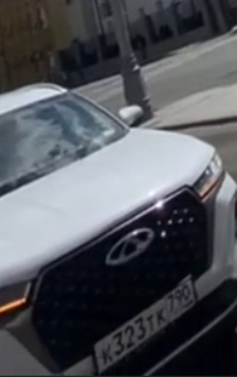 tass_ussr's tweet image. — Москва вся случайно не ваша точка?

Очередной беспредел среди иностранных специалистов-таксистов запечатлели в Москве. 

Там местному мужчине мигрант начал рассказывать, что это &quot;их точка&quot; и они только там могут таксовать, и что у них есть какой-то &quot;старший&quot;. Распространите…