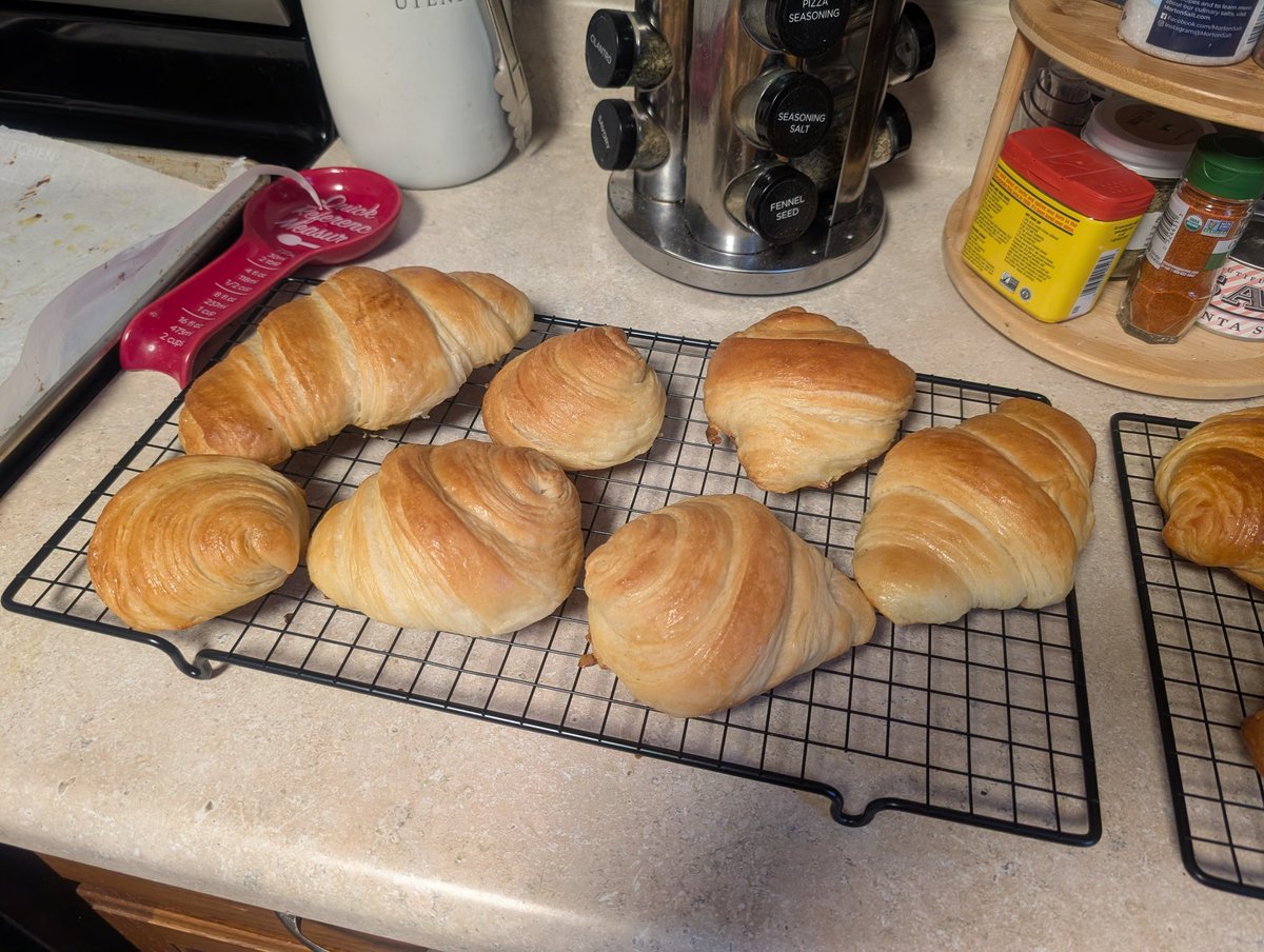 D&amp;D should be RAW. Croissants should be golden brown though