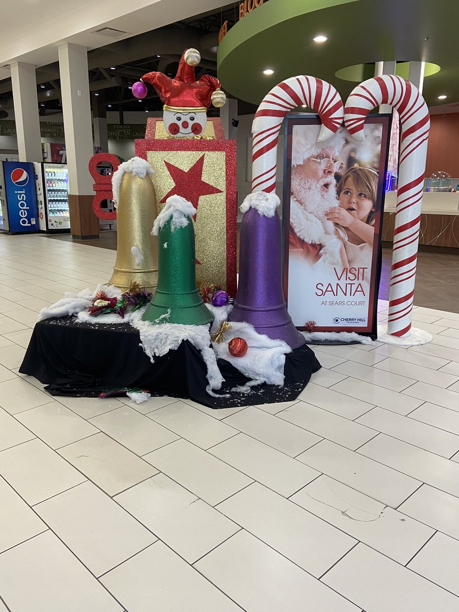 CadetTorr's tweet image. Very interesting shape and decoration choice.