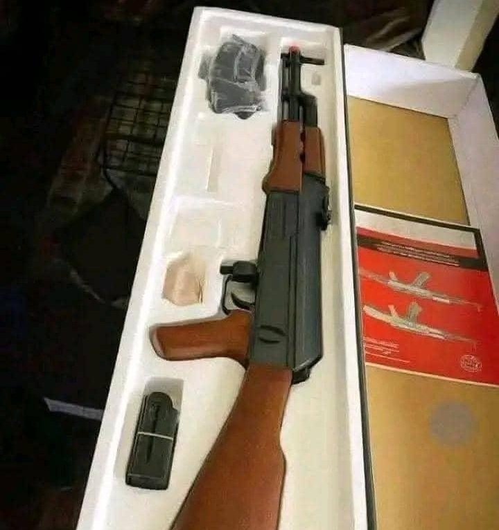 itsjustFTB's tweet image. If ee reach your turn, carry money go buy dynamic island 😌