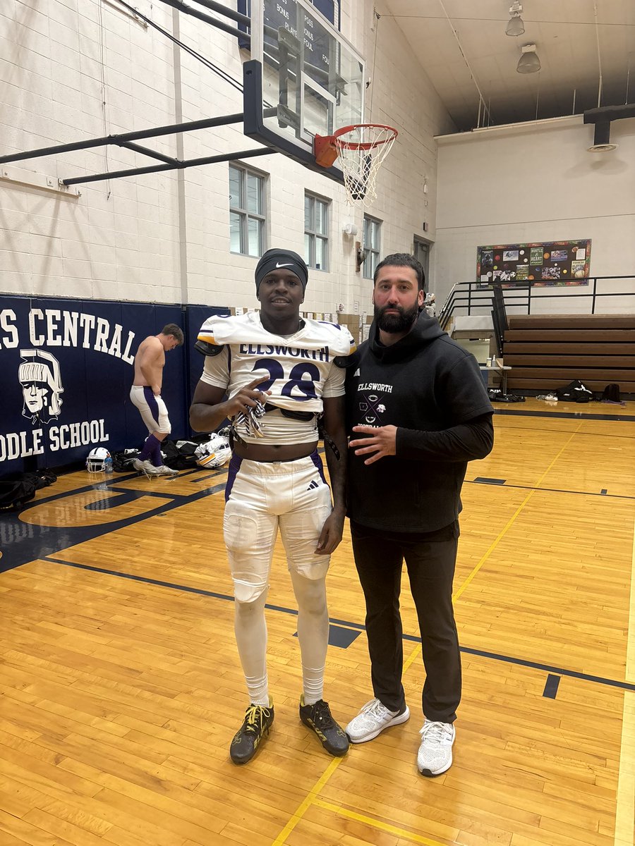 hudl.com/v/2SYKEQ
6picks
7pbu
2 touchdowns
5TFLs
20+ tackles 
(i got A lot more clips for coaches)