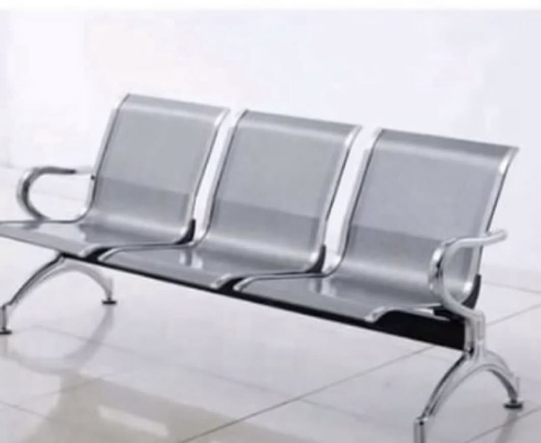 blanks_sj's tweet image. once you see this chair, just know you&apos;re going to waste time at that place.