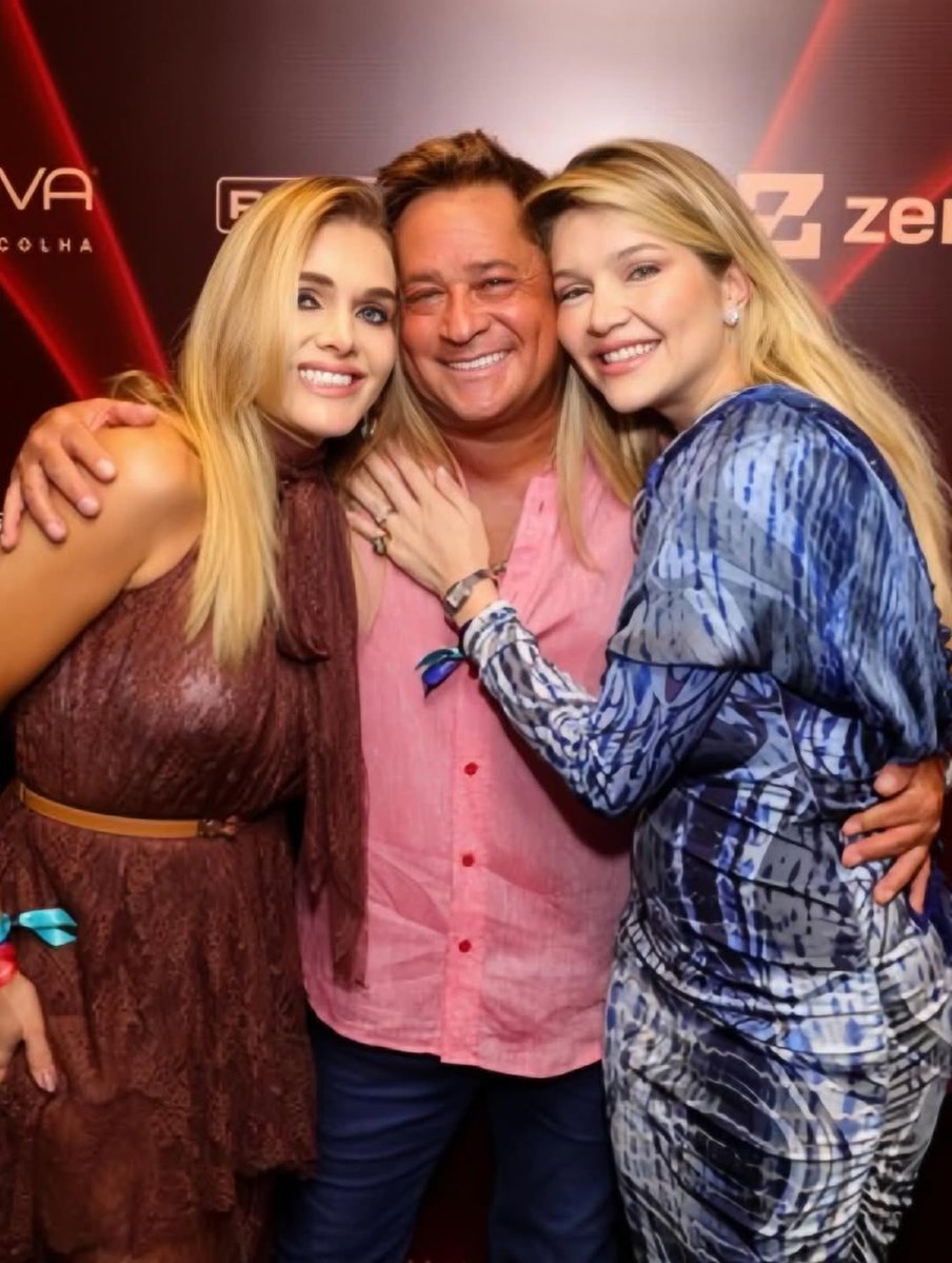 sertanejonanet's tweet image. Em um momento especial, Leonardo posou ao lado da viúva de Leandro e da filha do cantor, Lyandra. ❤️