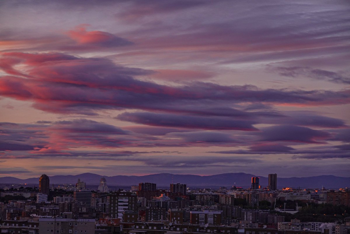 Atardeceres que parecen acuarelas.😍Desde Moratalaz