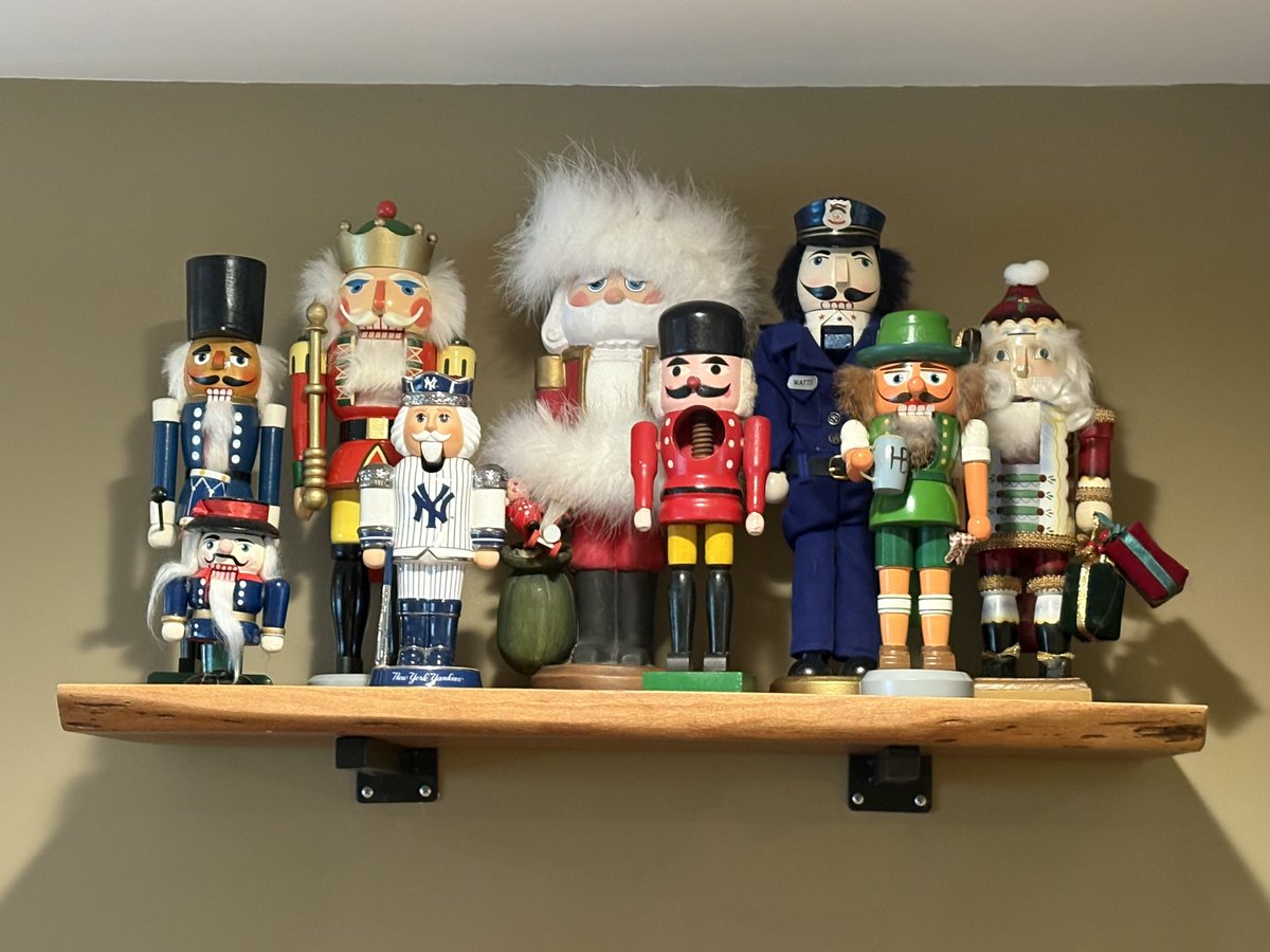 RobCSAO17's tweet image. First the nutcrackers, then the tree. Tis the season!