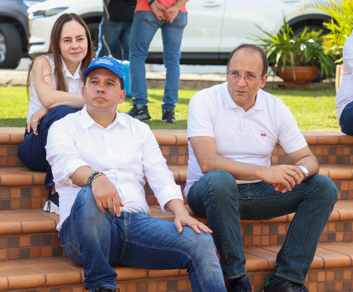 SenadorTrujillo's tweet image. Hoy conversé con mi gran amigo José Fernando Escobar y su equipo, sobre los grandes logros que hemos construido en nuestra ciudad. Fue un diálogo lleno de visión, de trabajo compartido y de orgullo por lo que #Itagüí ha alcanzado.

@DanielRestrepoC 
@JaimeACanoM 
@josefernandoee