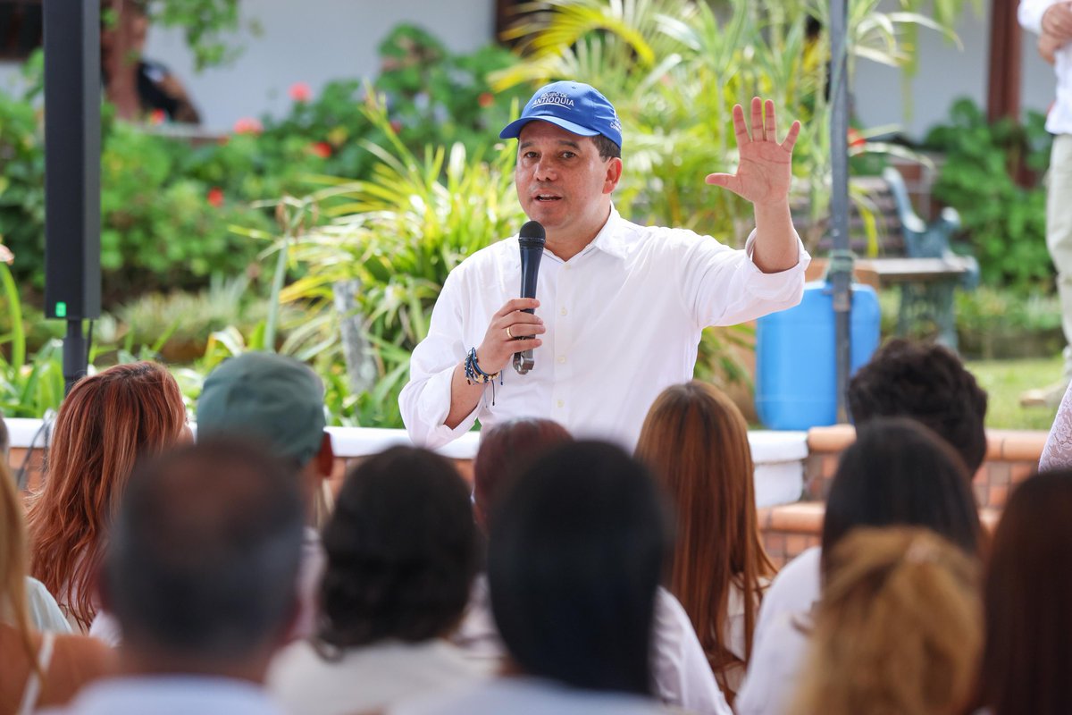 SenadorTrujillo's tweet image. Hoy conversé con mi gran amigo José Fernando Escobar y su equipo, sobre los grandes logros que hemos construido en nuestra ciudad. Fue un diálogo lleno de visión, de trabajo compartido y de orgullo por lo que #Itagüí ha alcanzado.

@DanielRestrepoC 
@JaimeACanoM 
@josefernandoee