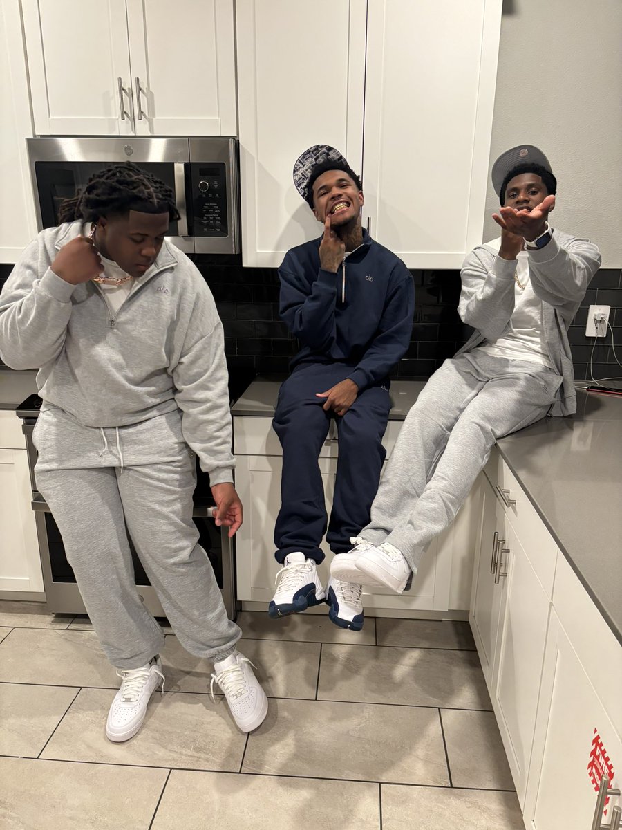 thurtball1105's tweet photo. I been having that rank in my hood since I was Jhit I don’t a vouch 🦊 #freedaddyo https://t.co/U672WtwIvz