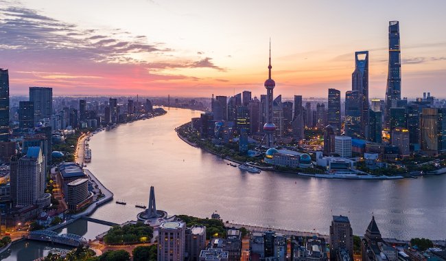 China's stock market fell sharply 5% to close at 3'835, driven by growing concerns over an AI bubble. Sentiment was further weighed down by some highly overvalued U.S. stocks trading at P/E ratios 80x higher than what is typically considered sustainable. 
$KHYB $FXI $MCHI $KWEB