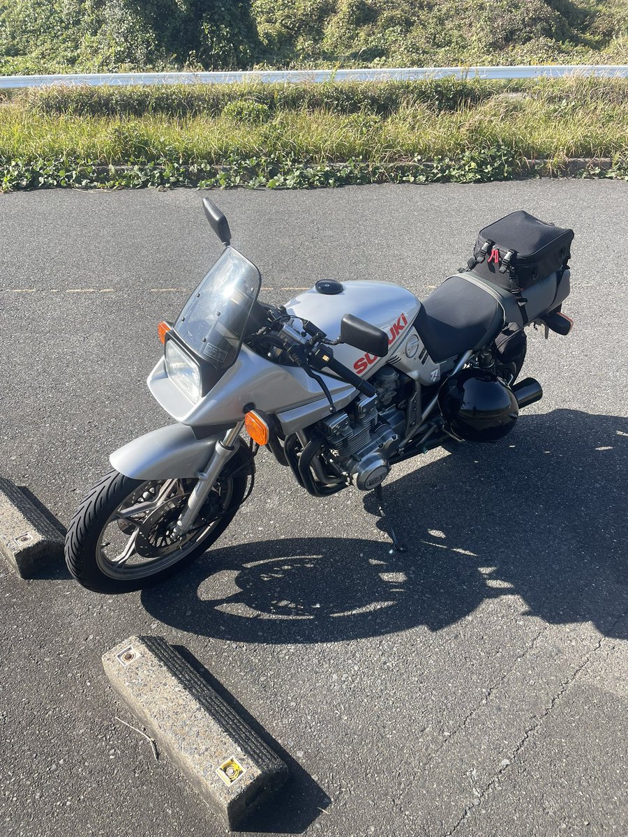 dracin's tweet photo. @HQkKp2RSBAVvarZ そして未開封のままバイク乗っとるｗ https://t.co/R8vEpsRcgJ