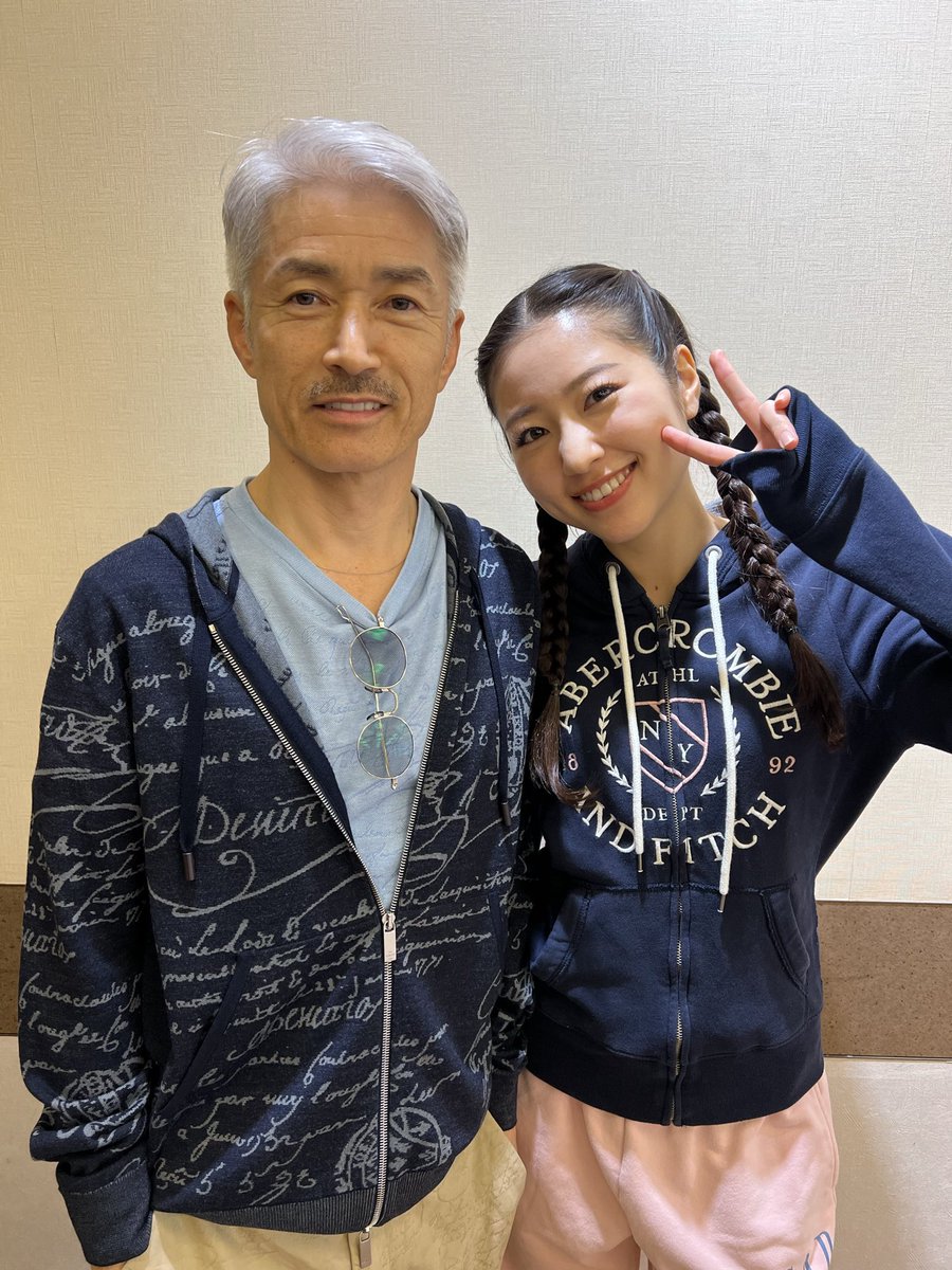 本日、明治座千秋楽です！！
超満員の明治座で公演できるなんて、嘘みたい。
本当にありがとうございます。
最後まで皆さんに楽しんでもらえますように✨

昨日観に来てくれた父と✌🏼

#醉いどれ天使