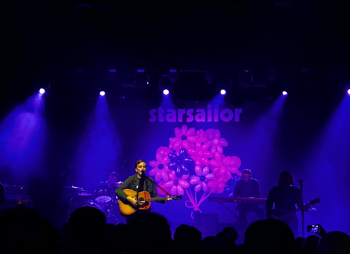 SLane80's tweet photo. Wholesome, feel-good, upbeat loveliness tonight from @Starsailorband did not let me down #nicenoise #canape #allmyfaves #edharcourt #starsailor #kentishtown #matesdates https://t.co/1p0cBlZjTX
