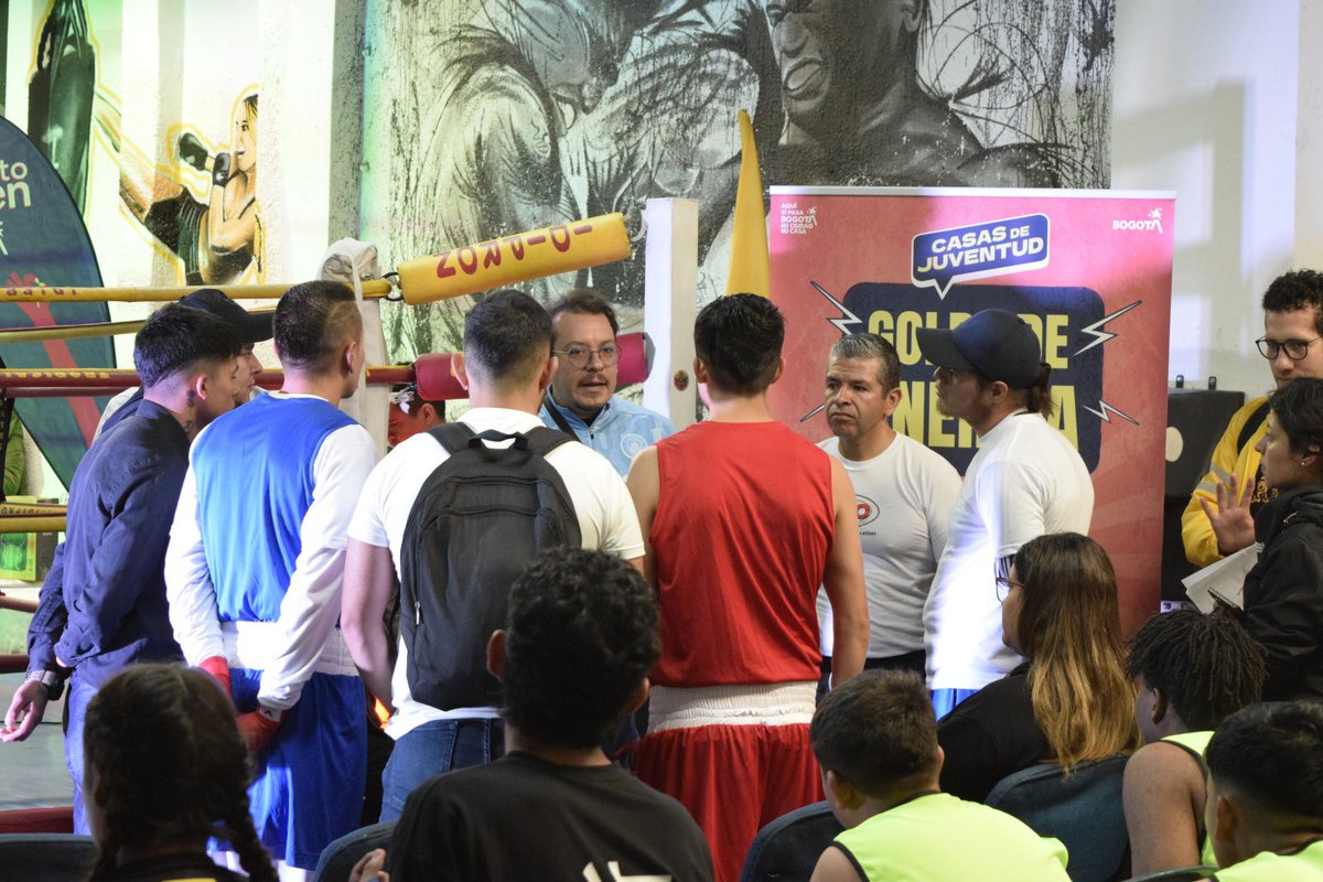 diegoduque21's tweet image. Hoy vivimos el primer torneo interlocal de Boxeo de #CasasdeJuventud e @idipronbogota . Un año de estos procesos formativos que hoy reúnen no solo el talento de los y las jóvenes si no el esfuerzo de todo un equipo por acompañar y orientar sus proyectos de vida. @DistritoJoven_