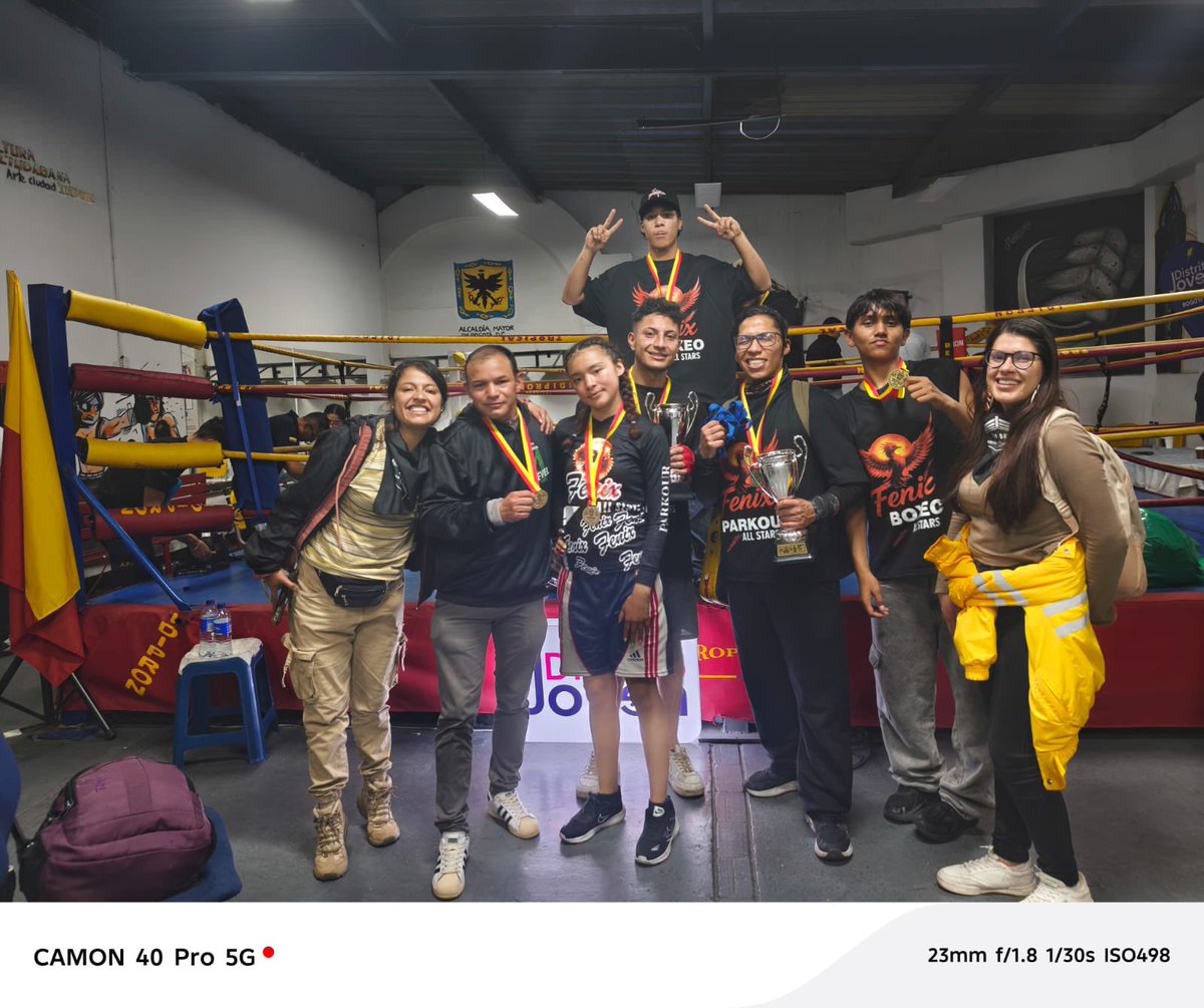 diegoduque21's tweet image. Hoy vivimos el primer torneo interlocal de Boxeo de #CasasdeJuventud e @idipronbogota . Un año de estos procesos formativos que hoy reúnen no solo el talento de los y las jóvenes si no el esfuerzo de todo un equipo por acompañar y orientar sus proyectos de vida. @DistritoJoven_