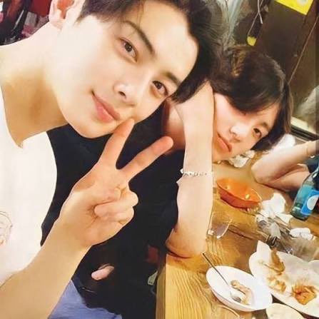 _rapperjk_'s tweet image. “I&apos;ll send a friend to stand in for me.”

When Eunwoo couldn’t attend his own movie premiere because of military service, he asked that “friend,” Jungkook to show up for him.  

And when it was time to promote his solo song, he once again turned to one of his closest friends,…