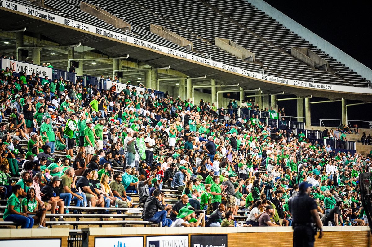 MeanGreenSports's tweet image. Houston is officially MEAN GREEN territory! 💚 #MeanGreenTakeover 

#GMG🦅