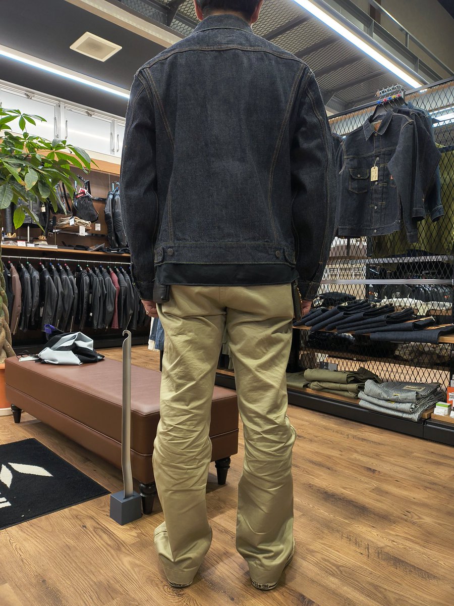 ricoland_oita's tweet image. 入荷情報♪
またまた #sugarcane より定番デニムが入荷してきました。
#sc12962 通称3rd(サード)と呼ばれる1962年モデルです。
同ブランドで長年愛用されているスタンダードデニムを使用して、見返しの端にセルビッチを入れている特別仕様となっています。